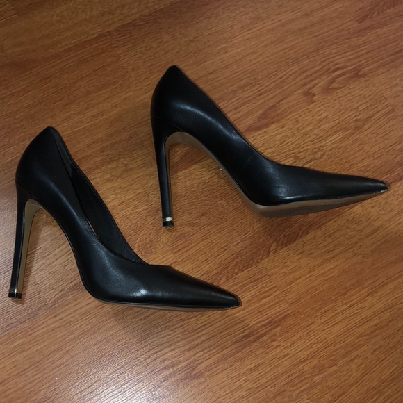 Kenneth Cole Black with Subtle Gold Heel Accent - Picture 3 of 6